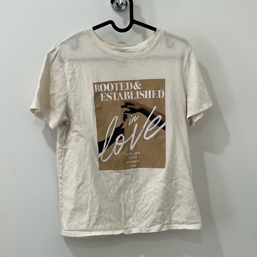 Lieutenant established in love printed T-shirts from H&M craw neck